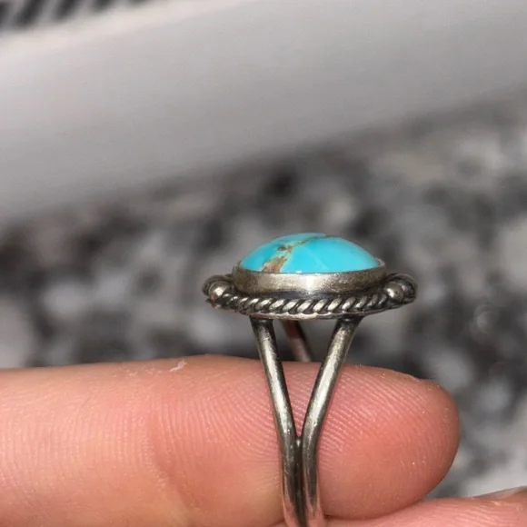 Turquoise Sterling Silver Ring - Picture 5 of 7